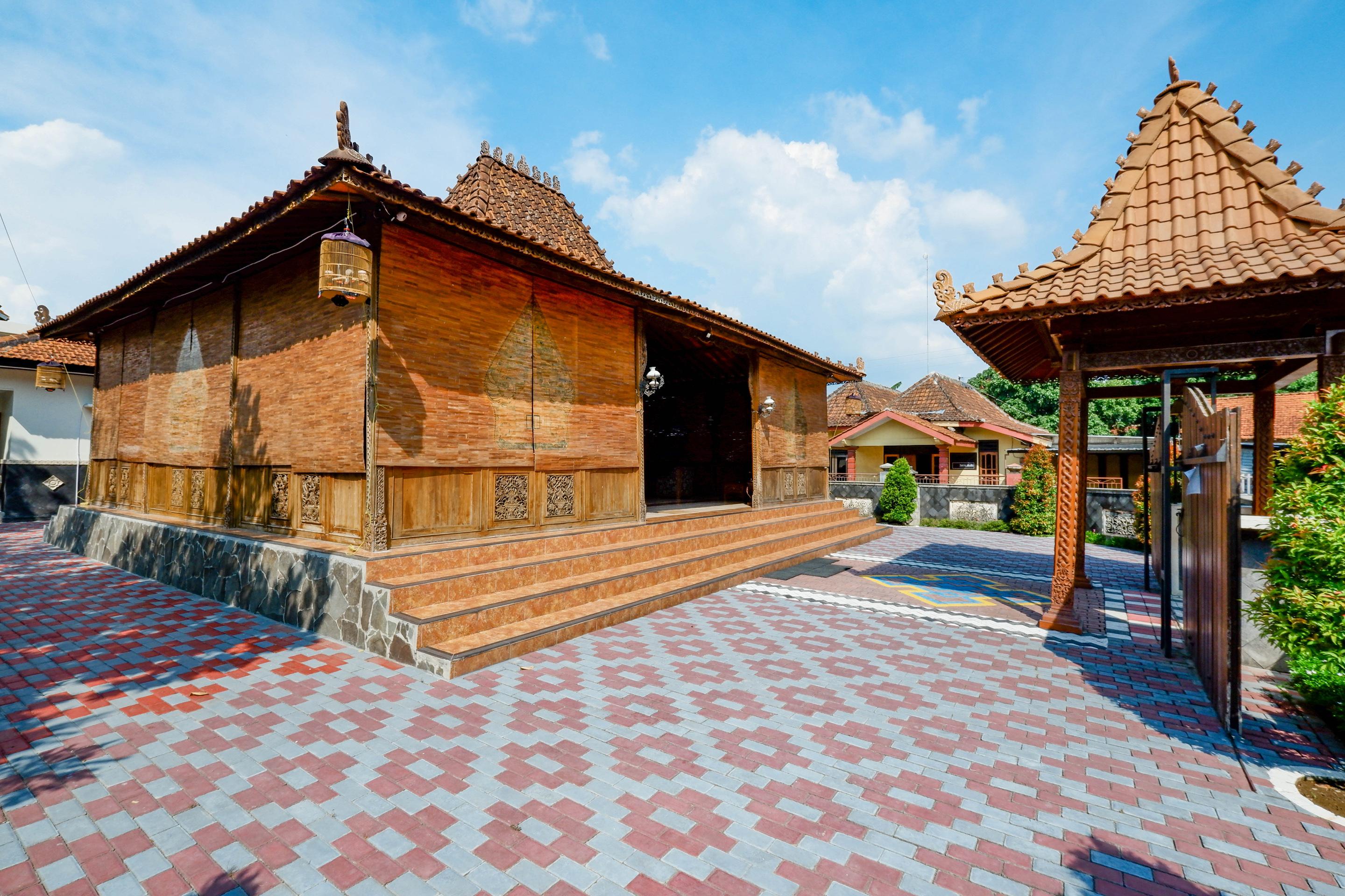 Oyo 2327 Pagsis Village Klaten Luaran gambar